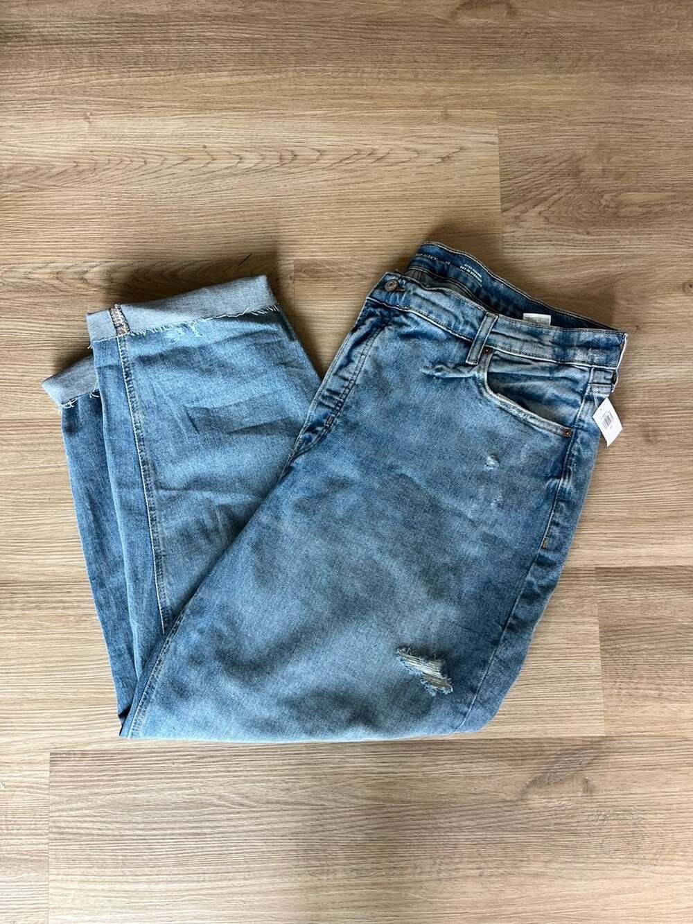 NEW, Old Navy Extra High-Rise, Sky-Hi Straight Jeans, Distressed, Woman’s 22